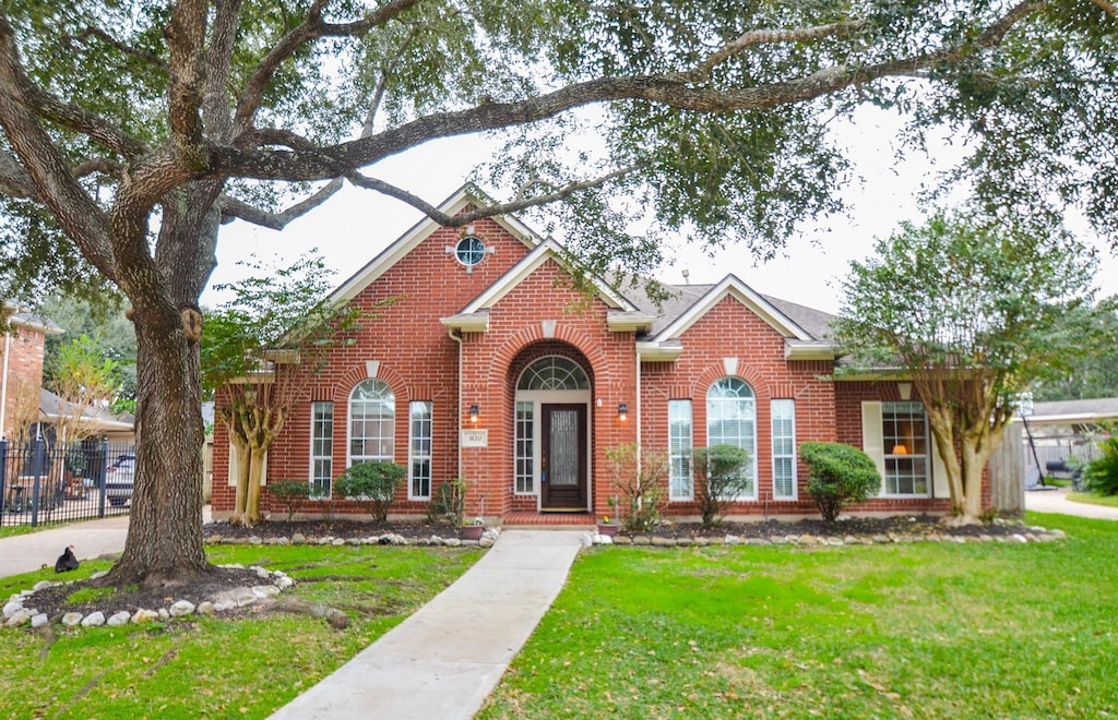 view of front of home with a front yard