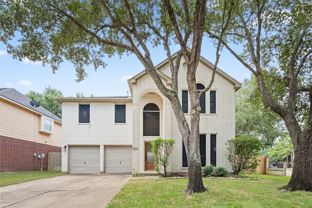 view of front facade featuring a front yard and a garage