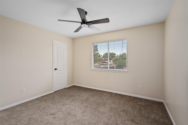 carpeted empty room featuring ceiling fan