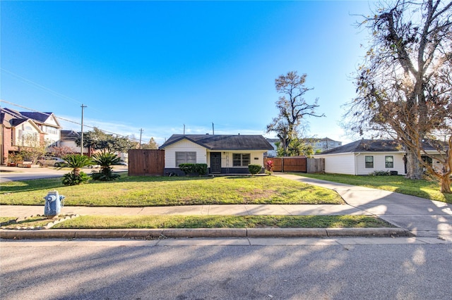 ranch-style home with a front yard