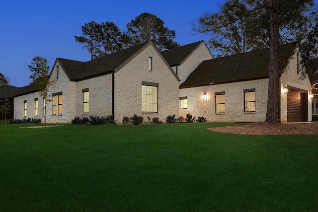 view of front facade featuring a front lawn and a garage