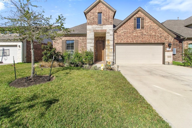 view of front property featuring a front lawn