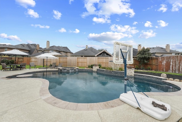 view of pool with an in ground hot tub and a patio area