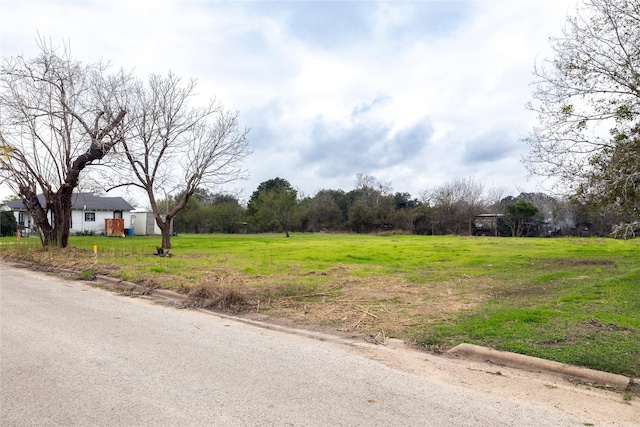 Listing photo 2 for 614 Shirley St, Eagle Lake TX 77434