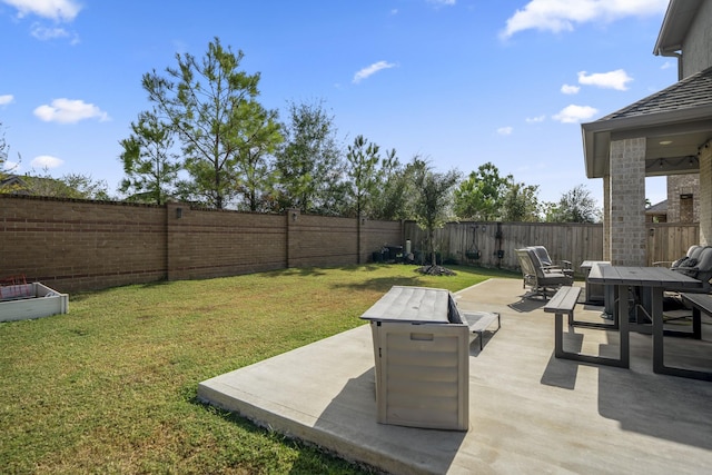 view of yard with a patio