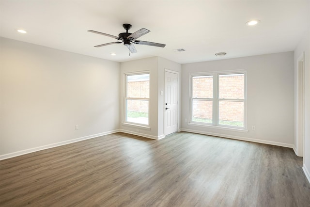 unfurnished room with dark wood-type flooring and ceiling fan