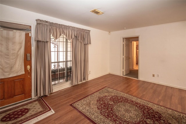 entryway featuring visible vents and wood finished floors