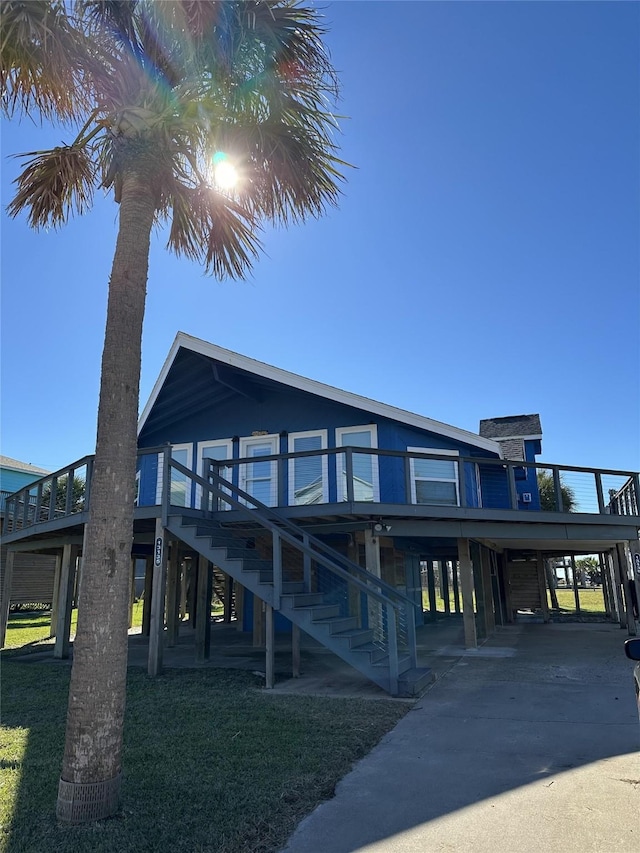 view of front of home featuring a carport