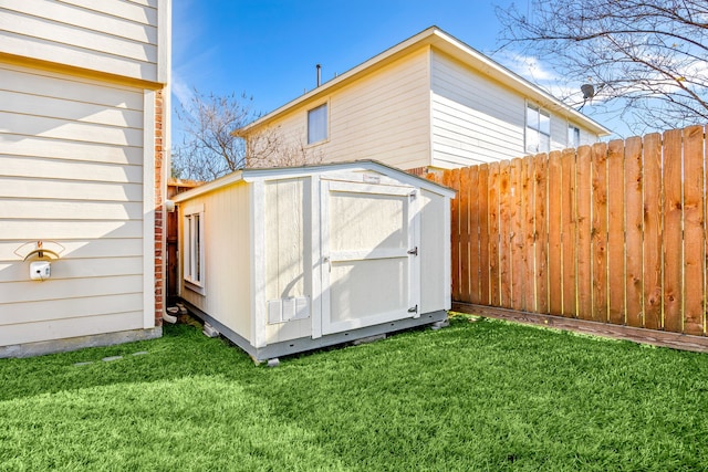 view of outdoor structure featuring a yard