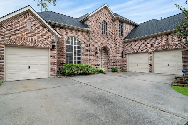 view of front property featuring a garage