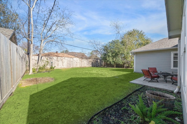 view of yard featuring a patio