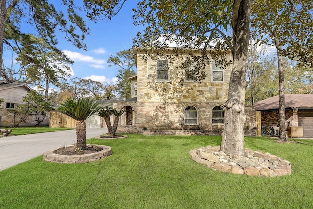 view of front of house with a front lawn