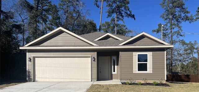 view of front of house featuring a front lawn and a garage