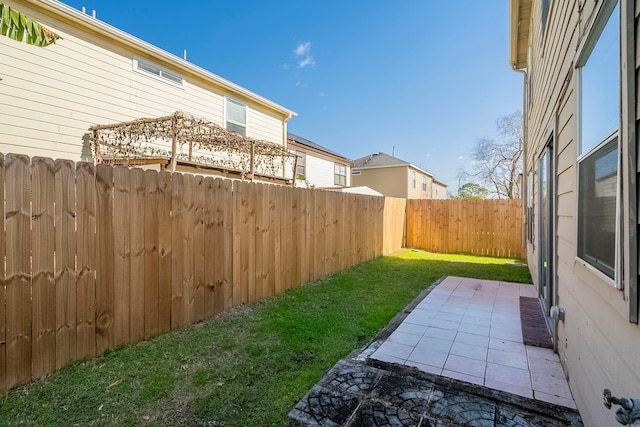 view of yard featuring a patio area