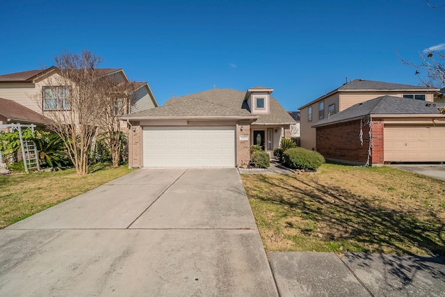 view of front of property featuring a front yard and a garage