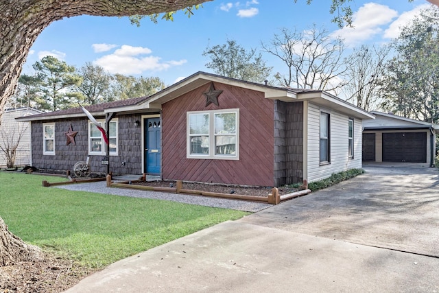 ranch-style house featuring a front lawn and a garage