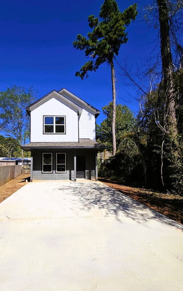 view of front of property