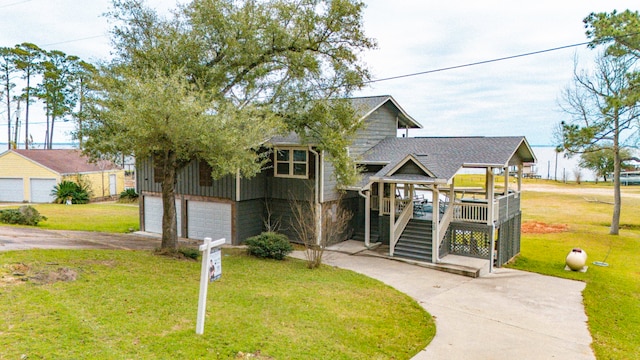 view of front facade featuring a garage and a front lawn