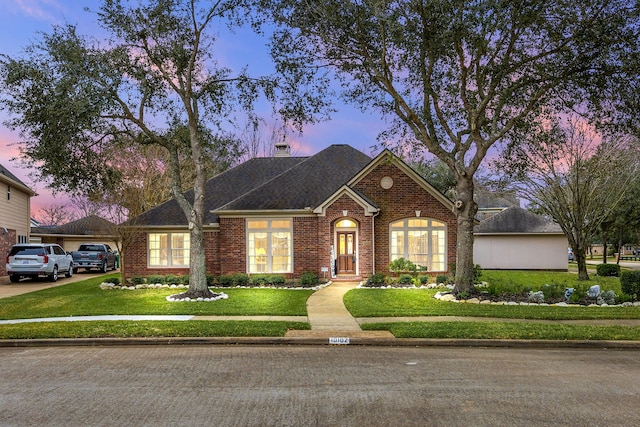 view of front facade with a lawn