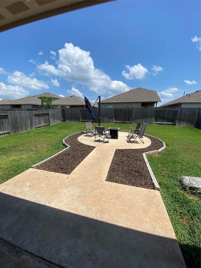 view of yard with a patio