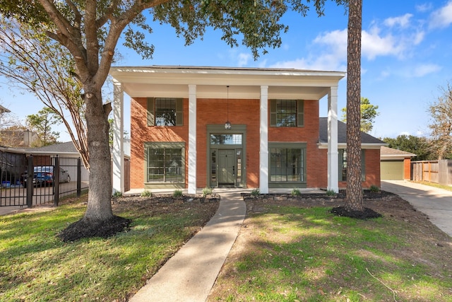 view of front facade with a front lawn