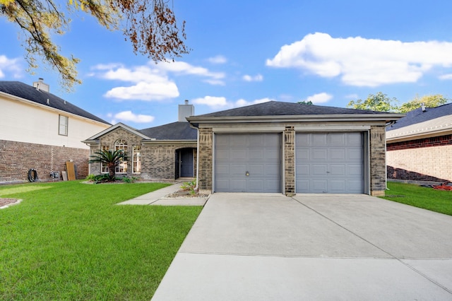 view of front of property featuring a front yard and a garage