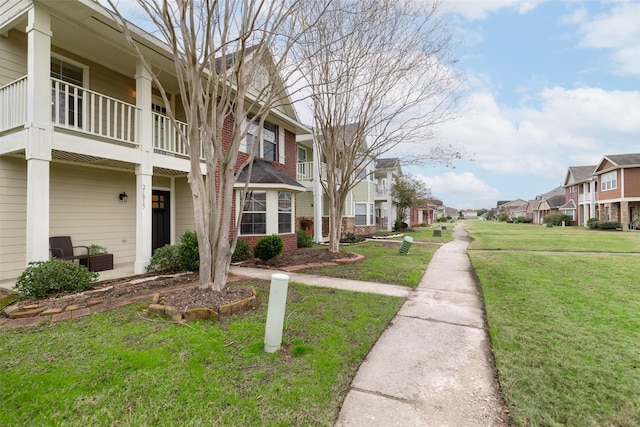 view of property's community featuring a yard