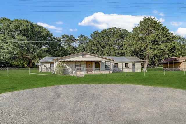 ranch-style house featuring a front lawn