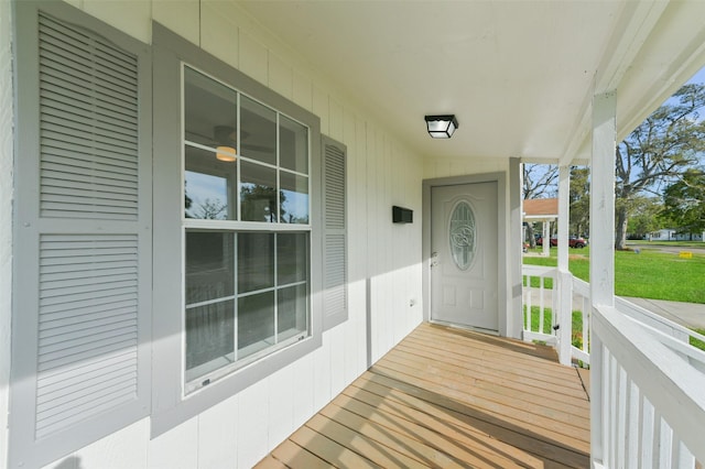 entrance to property featuring covered porch