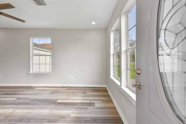 unfurnished room featuring light wood-type flooring and ceiling fan