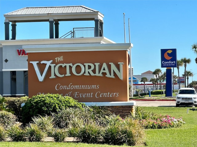 view of community / neighborhood sign