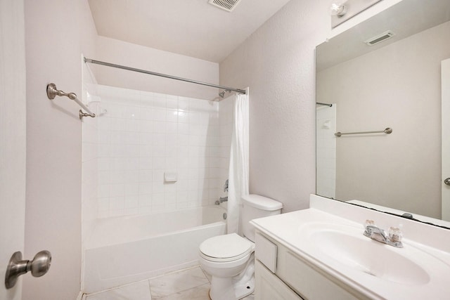 full bathroom with toilet, vanity, and shower / bath combo