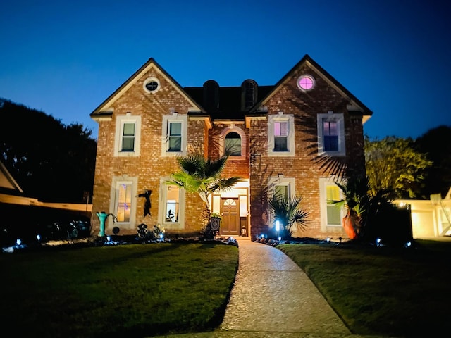 front facade featuring a front lawn