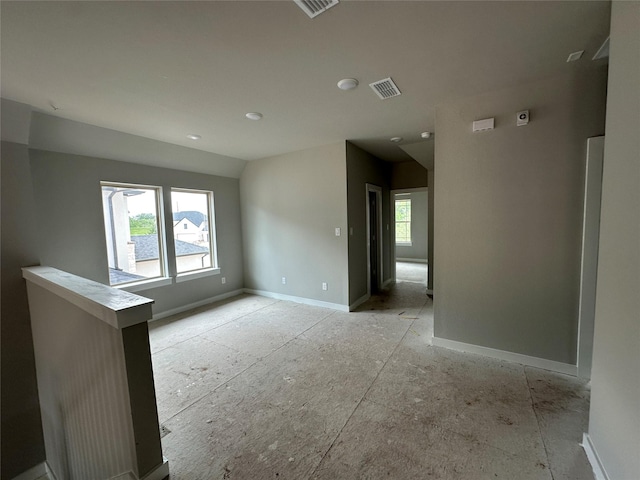 empty room featuring visible vents, recessed lighting, and baseboards