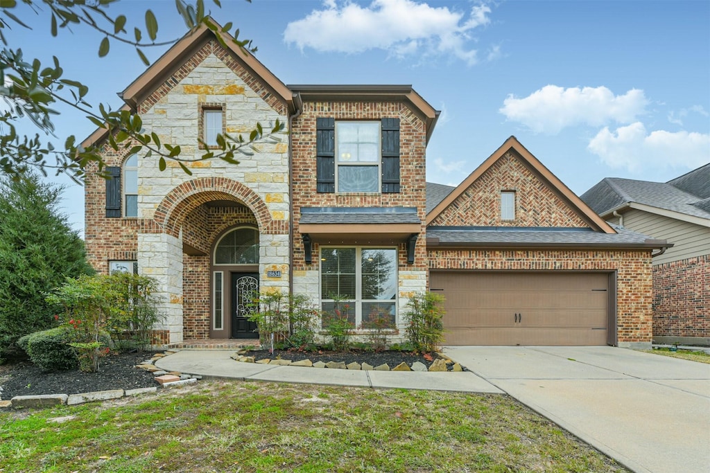 view of front of property featuring a garage