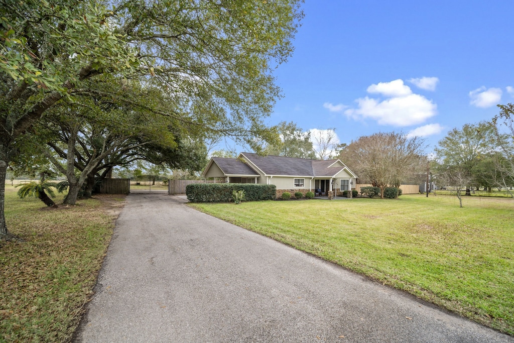 ranch-style house featuring a front lawn