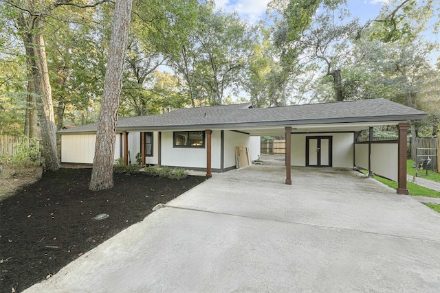 single story home with a carport