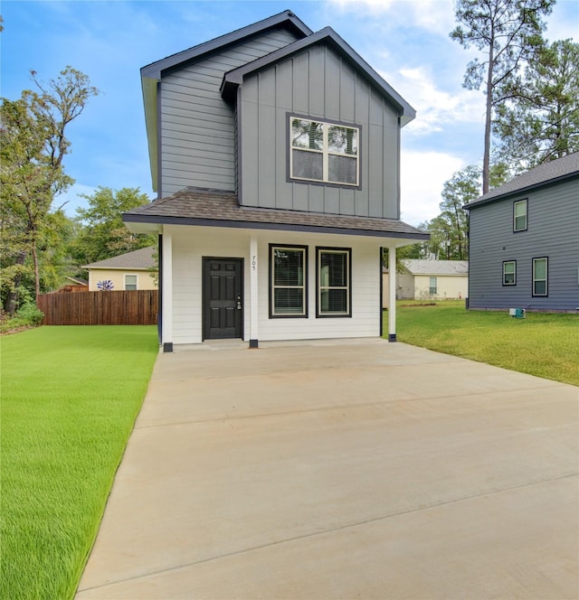 view of front of property with a front yard