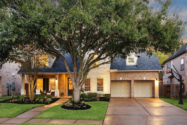 view of front of home featuring a front yard