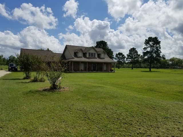 farmhouse featuring a front yard