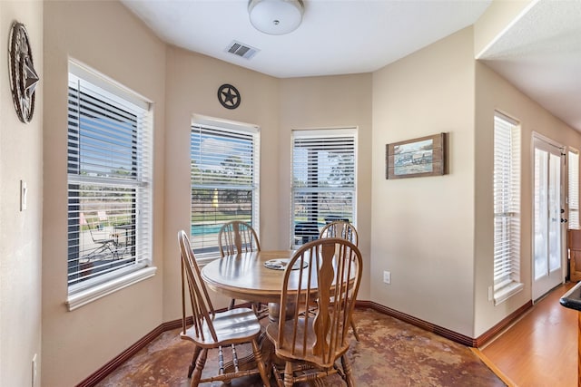 dining area featuring visible vents and baseboards