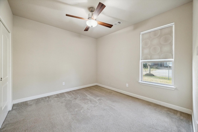 carpeted empty room featuring ceiling fan