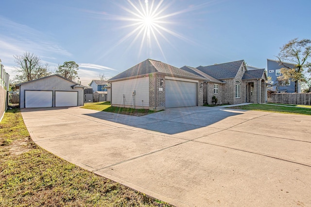 ranch-style house featuring a front lawn