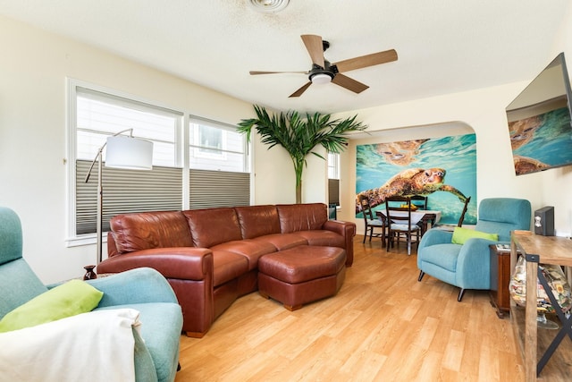 living area with light wood-type flooring and ceiling fan