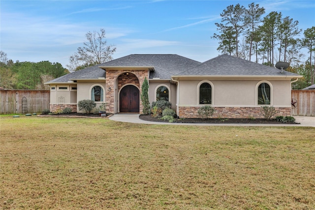 view of front facade with a front yard