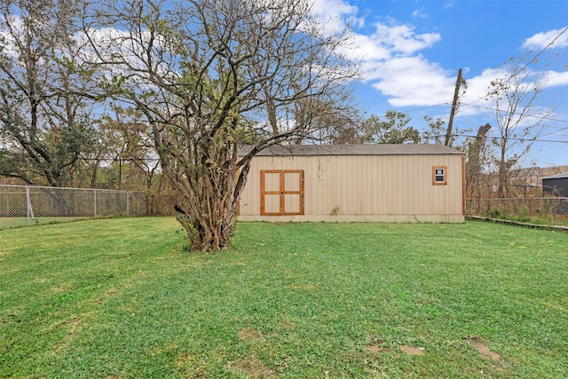 view of yard with a storage unit