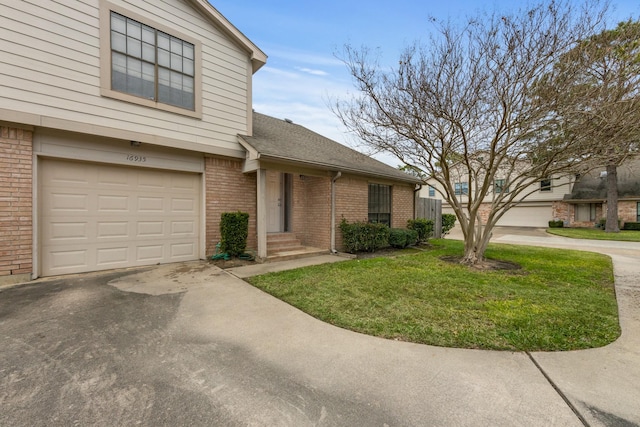 view of front facade with a garage and a front yard