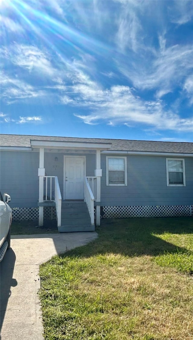 view of front of property with a front yard