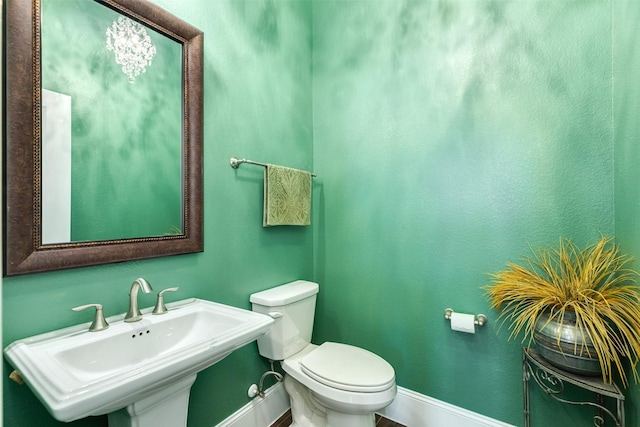 bathroom featuring toilet and sink