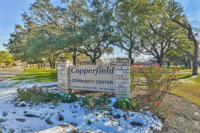 view of community / neighborhood sign